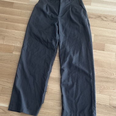 Pantalon de tailleur gris 
