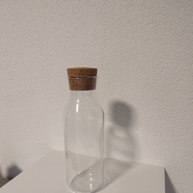 Glasflasche mit Korken