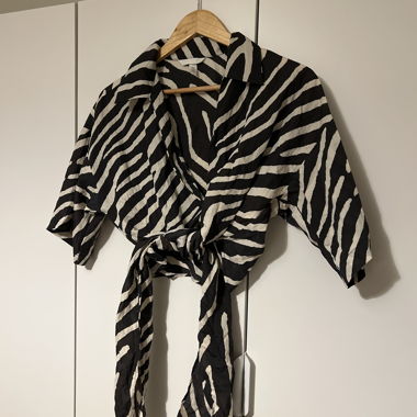 Zebra Wrap Top to Tie