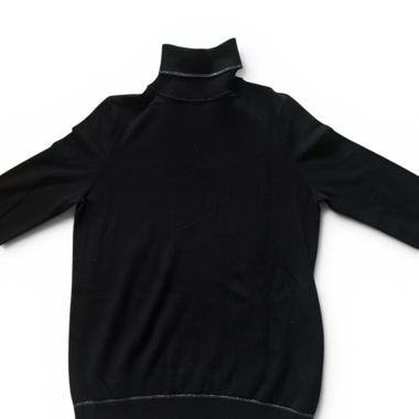 Maglione nero a collo alto