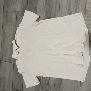 Chemise blanche à manches courtes et boutons