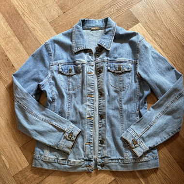 Hellblaue Jeansjacke