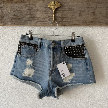 Shorts mit Nieten