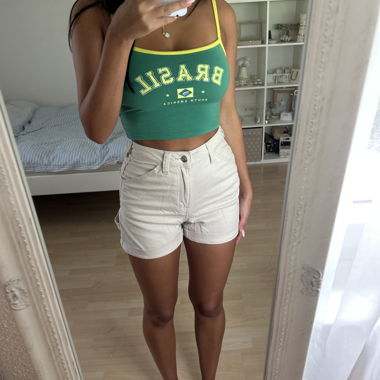 beige Shorts