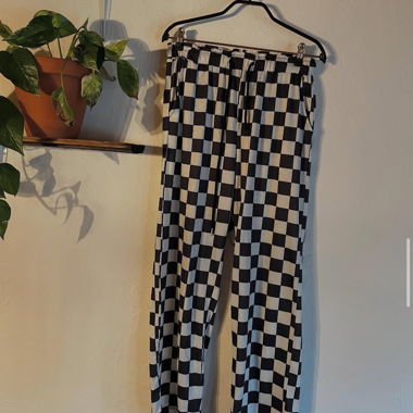 Schwarz-weiss karierte Stoffhose