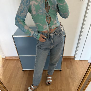Weekday Momjeans Lash