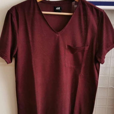 H&M - Bordeaux V-Neck T-Shirt