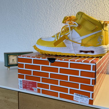 OFF White x Nike Air force 1 mid varsity maize