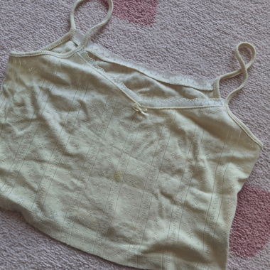 Top in pizzo giallo burro