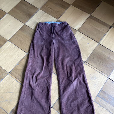 Braune Manchester-Mädchen-Hose