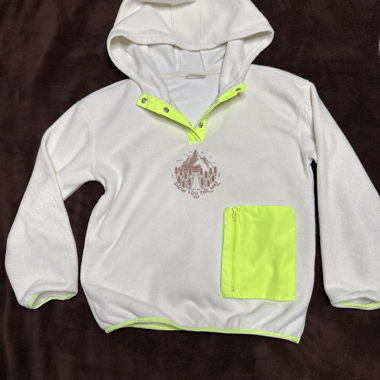 Sweat à capuche blanc avec détails néon