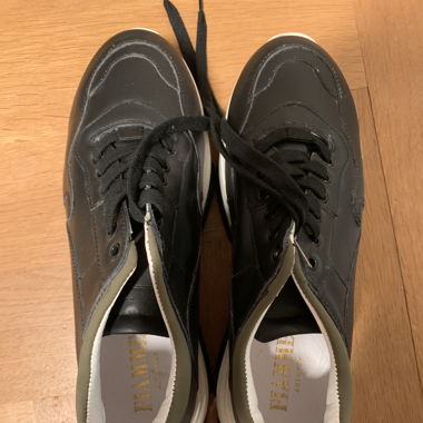 Schwarze Sneaker
