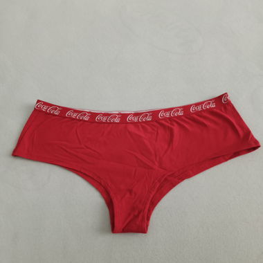 Mutande, mai usate, erano un regalo 