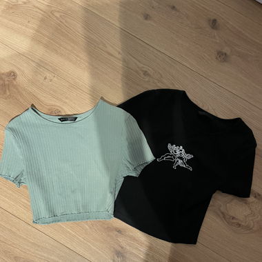 zwei Crop Tops