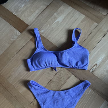 Lila Bikiniset