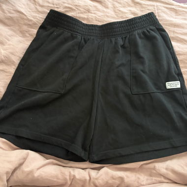 Schwarze Freizeitshorts
