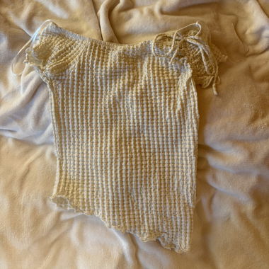 Schulterfreies Tailliertes Shirt