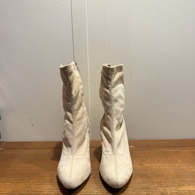 Bottines beiges à talon bloc