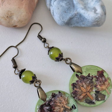 Boucles d'oreilles en résine avec fleurs 