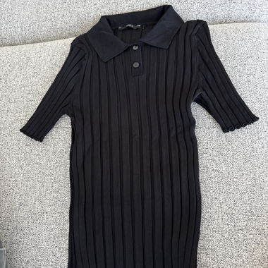Polo nero con colletto