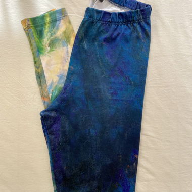 Sustainably made leggings with artwork