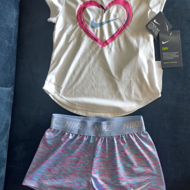 Completo sportivo Nike 2 pezzi per ragazze 98-104 cm