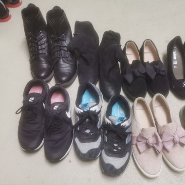 Diverse Schuhe