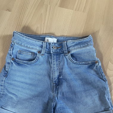 kurze Jeans