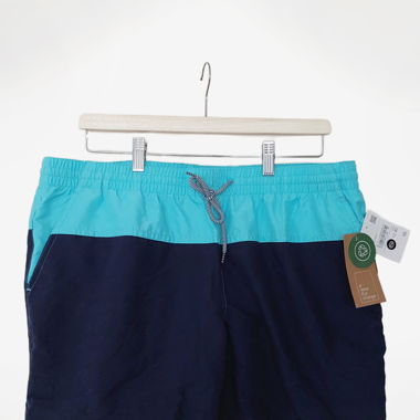 Blaue Badeshorts
