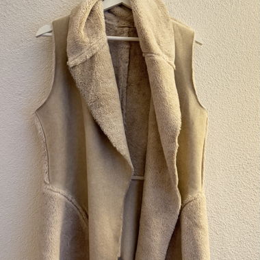 Gilet senza maniche in ecopelliccia beige