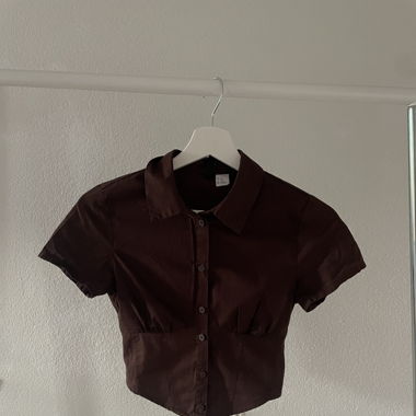 braune bluse