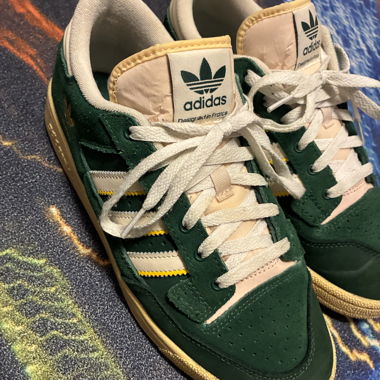 Adidas campus