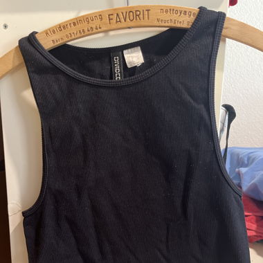 Schwarzes Top