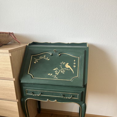 Dressing table