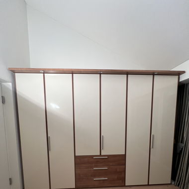 Kleiderschrank 