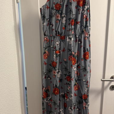 Robe longue fleurie avec bretelles
