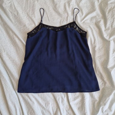 Top scuro con pizzo
