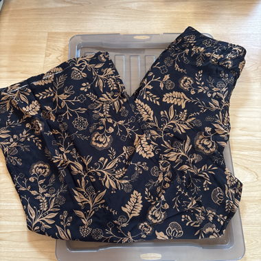 Women’s Capri Pants with Floral Pattern