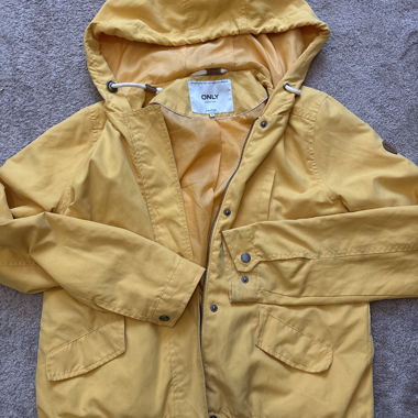 Veste de mi-saison jaune ONLY avec capuche