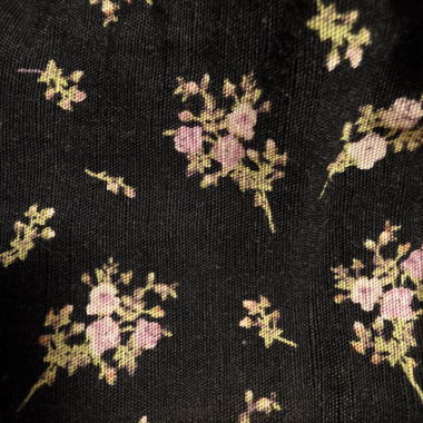 Schwarze Blumen-Top