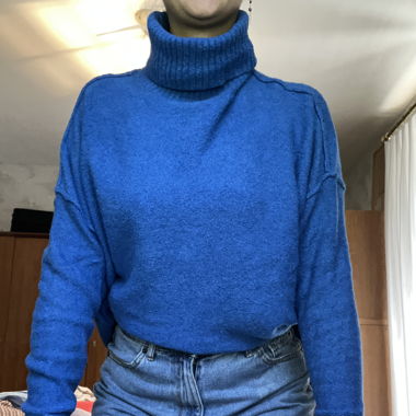 BLUE PULLOVER 