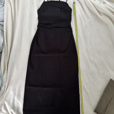Schwarzes Maxikleid mit Trägern