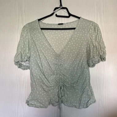T-shirt vert à pois 🌟