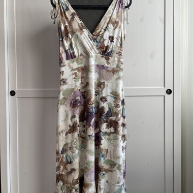 Ärmelloses Blumenkleid