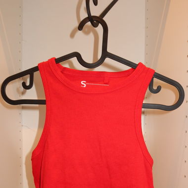 Roter oberteil