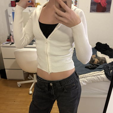 Stradivarius Cropped Zipper Beige