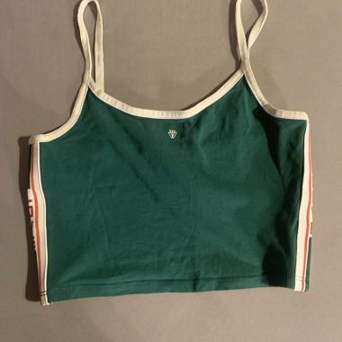 Grünes Crop-Top mit Trägern
