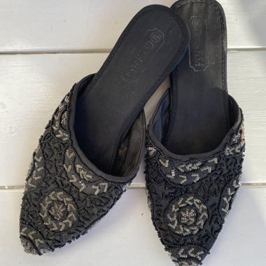 Bestickte Slip-On-Mules