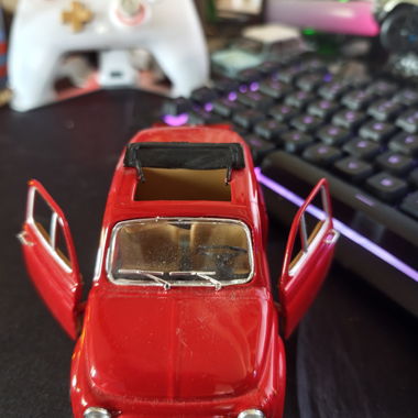 Auto in miniatura Fiat 500 rossa