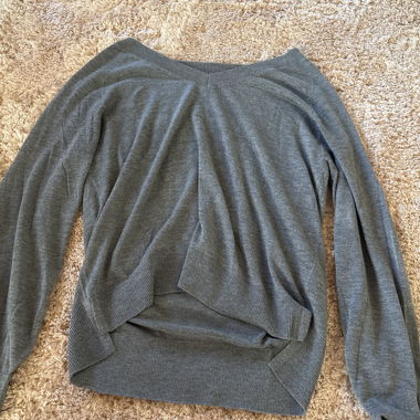 Maglione lavorato a maglia asimmetrico grigio